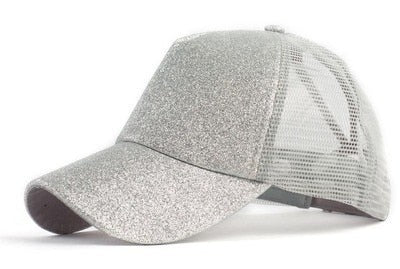 Sort baseballcaps med elegant hestehaleåpning, allsidig for alle årstider.