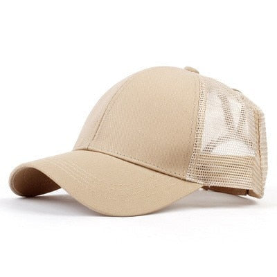 Hvit baseballcaps for damer, med smart lueåpning til hestehale, aktivitet og fritid.
