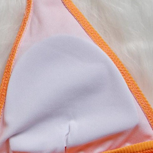 Baksidevisning av kvinneblomsterbikini, fremhever det trendy boho-snittet og komfortabel passform.