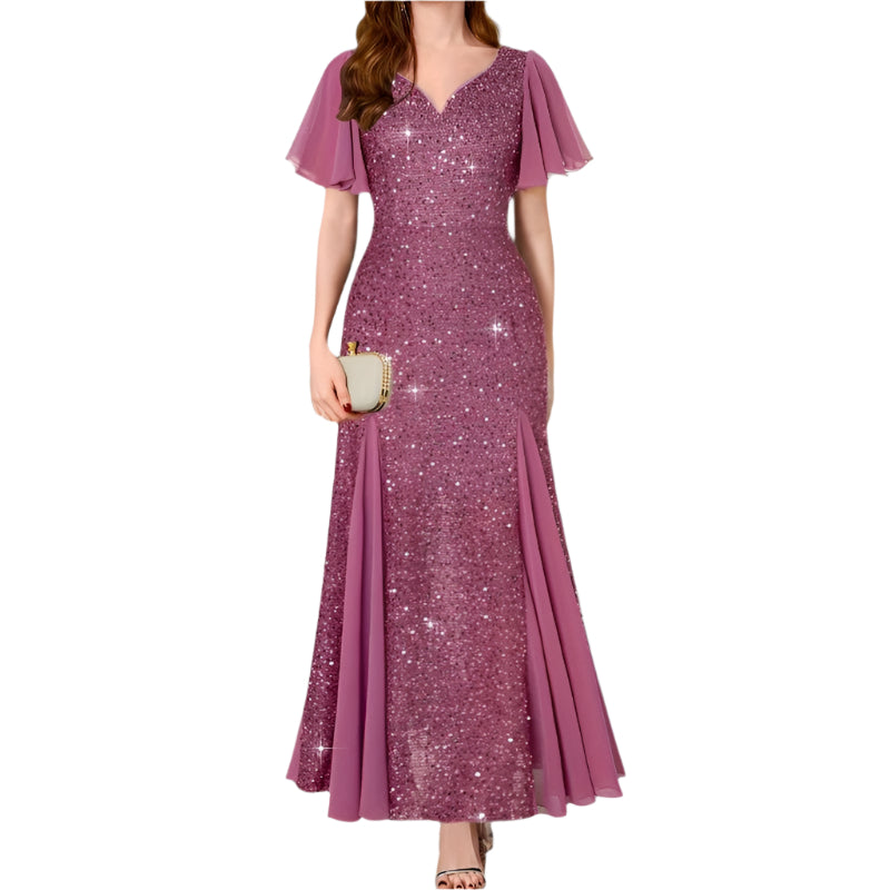 Kvinne maxikjole med elegant hjerteutskjæring i glitrende polyester, perfekt som festkjole.