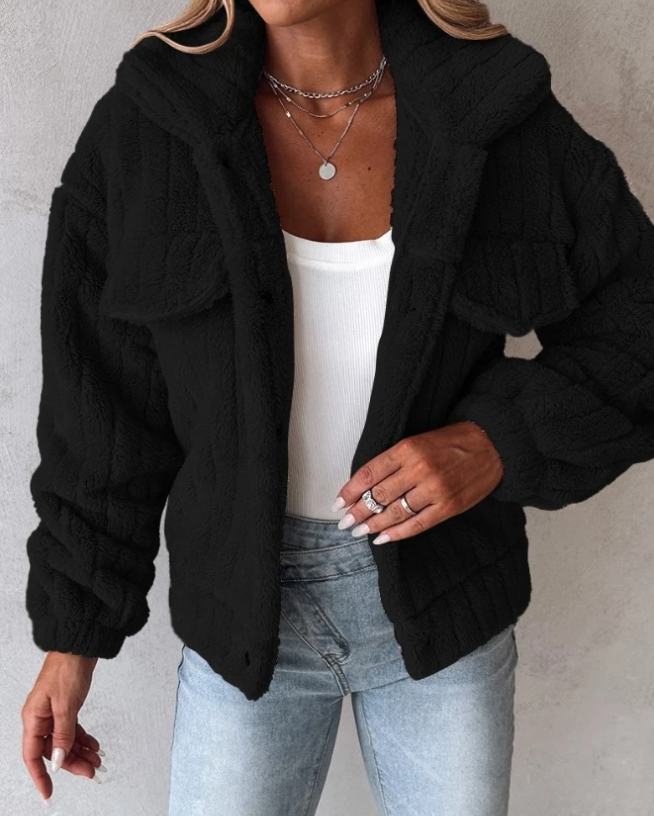 Trendy oversized teddykåpe for kvinner. Stilig og varm vinter-/høstjakke, perfekt for en moderne look.