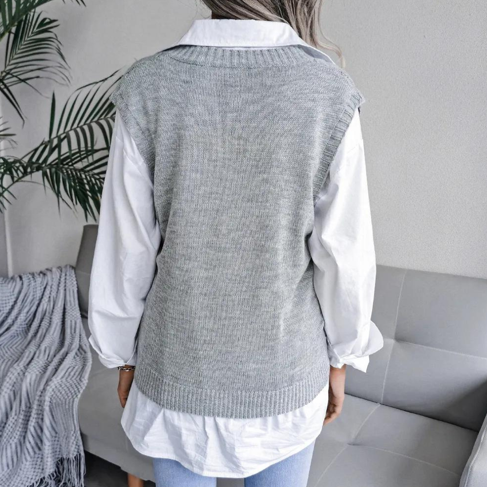 Moderne kvinnevest i strikk. En elegant damevest som passer til ulike anledninger og gir et sofistikert preg.
