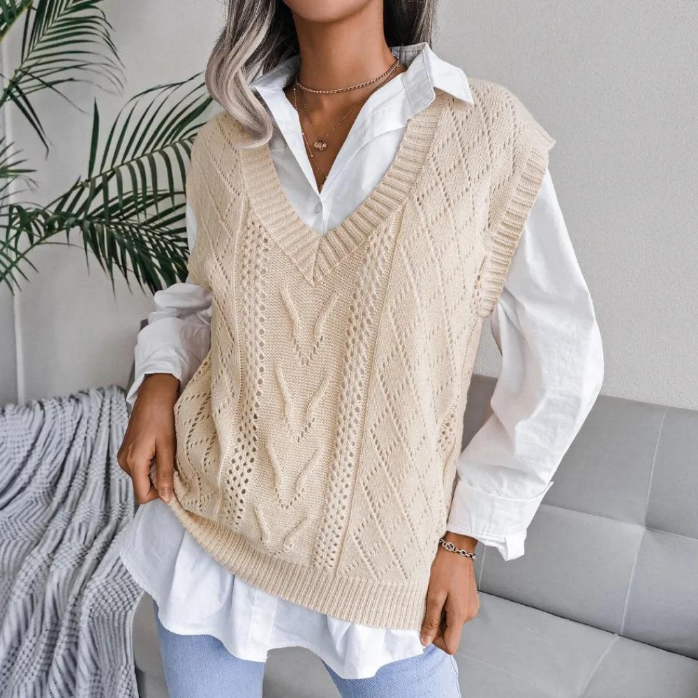 Trendy kvinne strikkvest med moderne snitt. En elegant og komfortabel damevest som løfter antrekket.