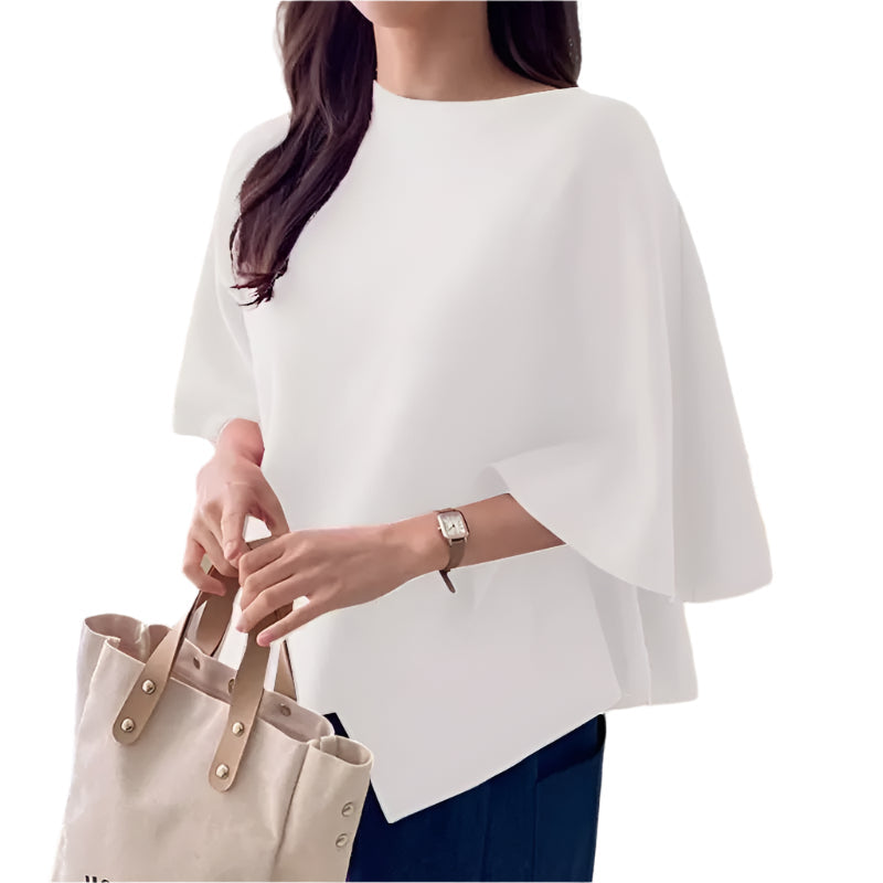 Trendy kvinnebluse med volanger og 3/4-ermer. Komfortabel for lange dager.
