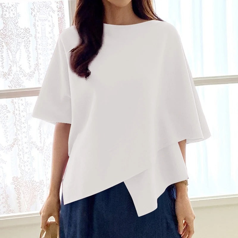 Enkel og elegant 3/4-ermet bluse med volanger for kvinner. Perfekt til enhver anledning.