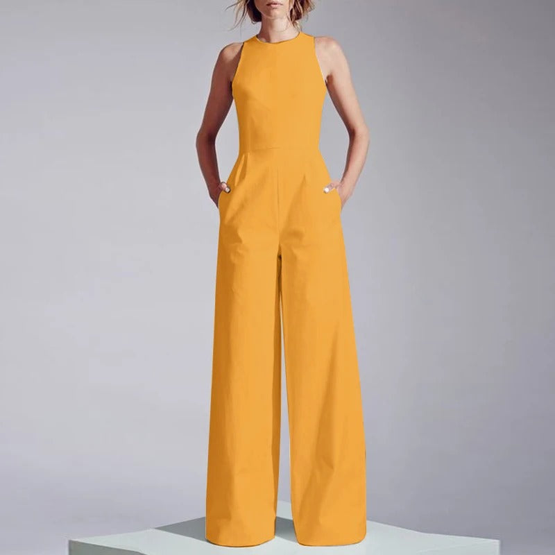 Lys, avslappet lekedress for kvinner med vide ben og tanktopp. Perfekt for casual sommerbruk.