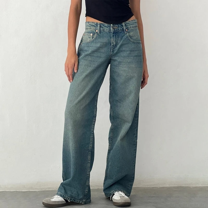 Casual streetwear baggy jeans for kvinner, lav midje, vide ben. Perfekt for en trendy og komfortabel look.