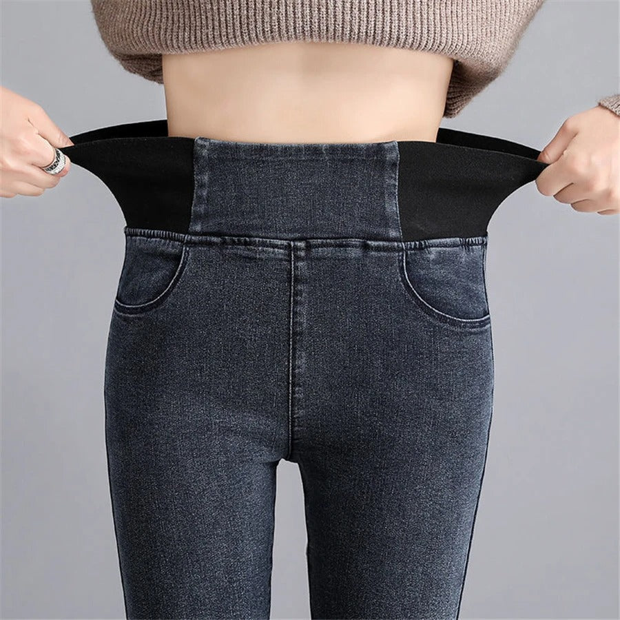 Kvinner høy midje skinny jeans. Moderne denimbukser med slim fit design, ideell for hverdag og fritid.
