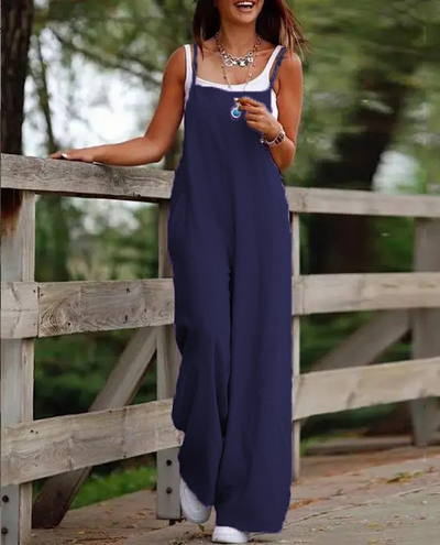 Stilfull og luftig ermeløs jumpsuit for kvinner, ideell for reise og sommeraktiviteter.