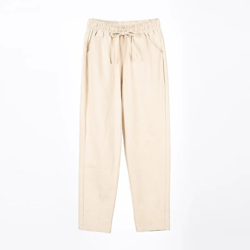 Modell viser allsidige haremsbukser for kvinner, casual stil og mykt stoff.