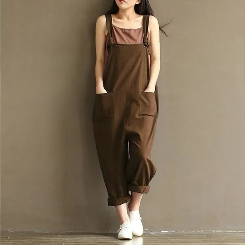 Modell i løs og myk harem jumpsuit for kvinner, perfekt for en avslappet hverdagslook.