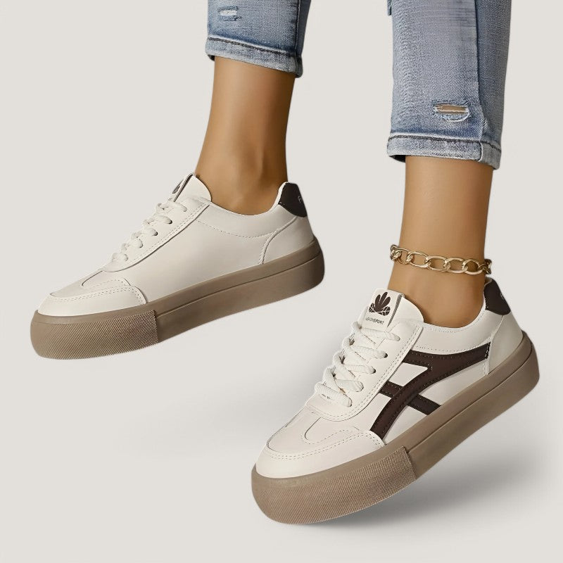Hele siden av pustende kvinnesneakers i moderne design, med komfort og støtte for allsidig hverdagsbruk.