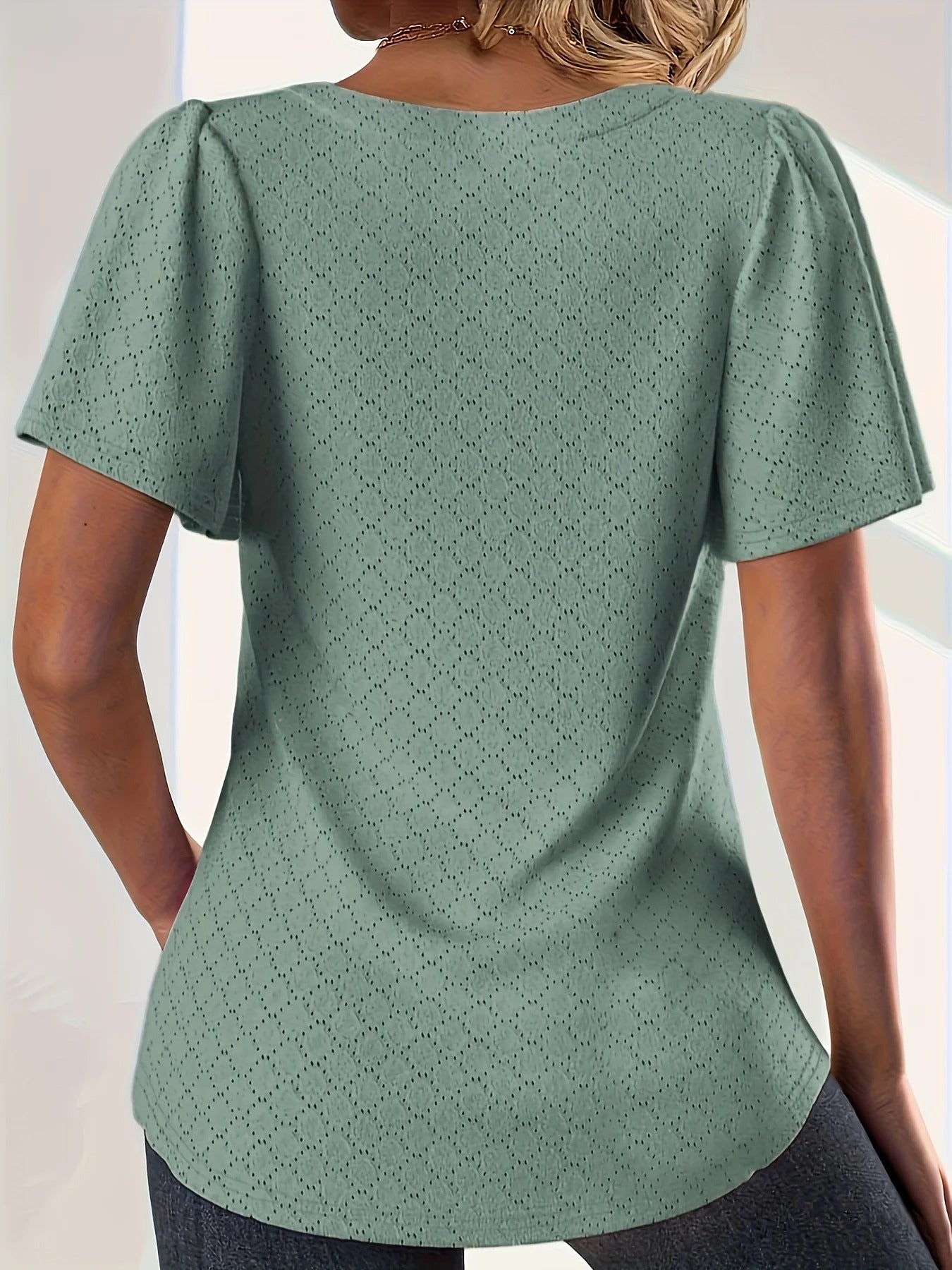 Ledig utskåret volangtopp til kvinner, for en chic sommerlook eller avslappet hverdagsstil.