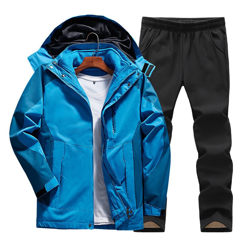 Vanntett og vindbestandig kvinners utendørs jakkesett med avtagbar fleece. Perfekt for turklær og all slags vær.