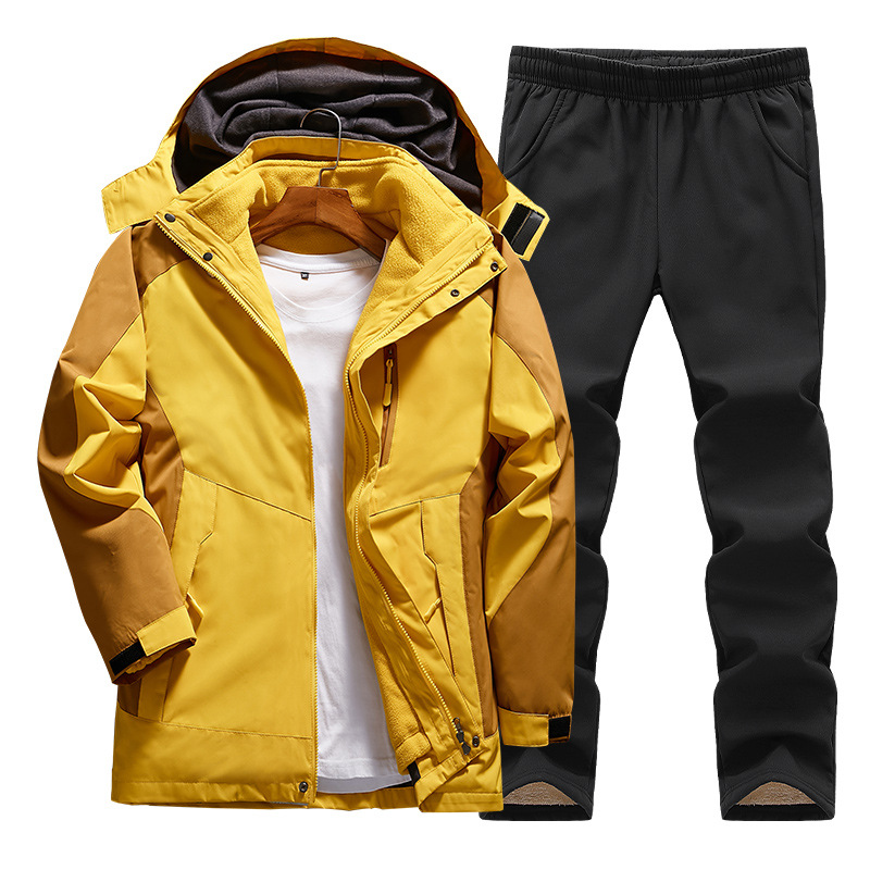 Komfortabelt kvinners softshell utendørs jakkesett. Vindbestandig med avtagbar fleece for turklær i varierende vær.