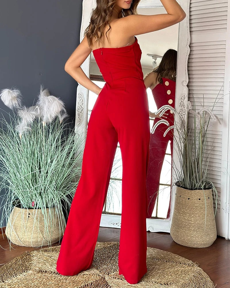 Allsidig asymmetrisk bandeau-jumpsuit til dame, egnet for sommerstil og events.