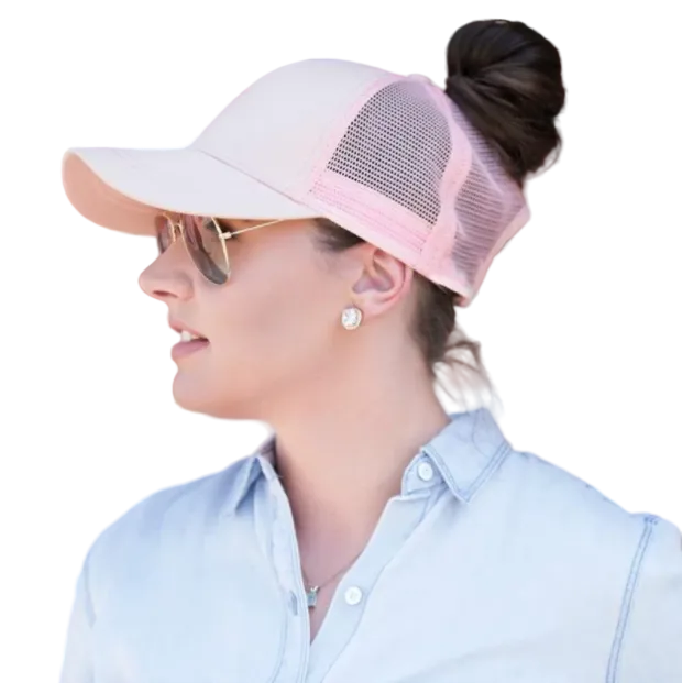 Kvinners baseballcap med hestehalekabelhull og justerbar borrelås for sporty sommerstil og solbeskyttelse.