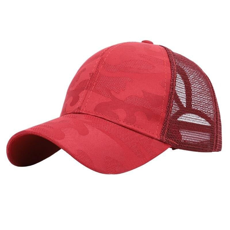 Motevennlig kvinners baseballcap med kabelhull, et must-have tilbehør for en avslappet stil.