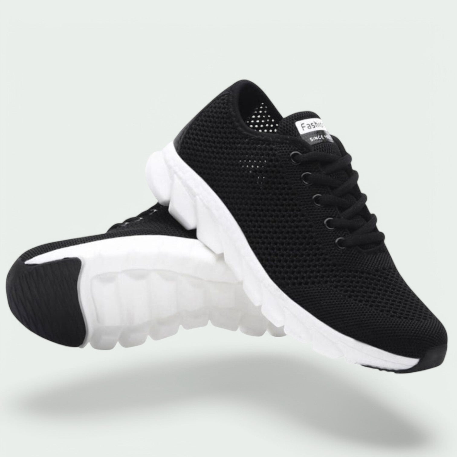 Komfortable kvinners sneakers med slitesterk gummisåle og optimal støtte for aktive kvinner.