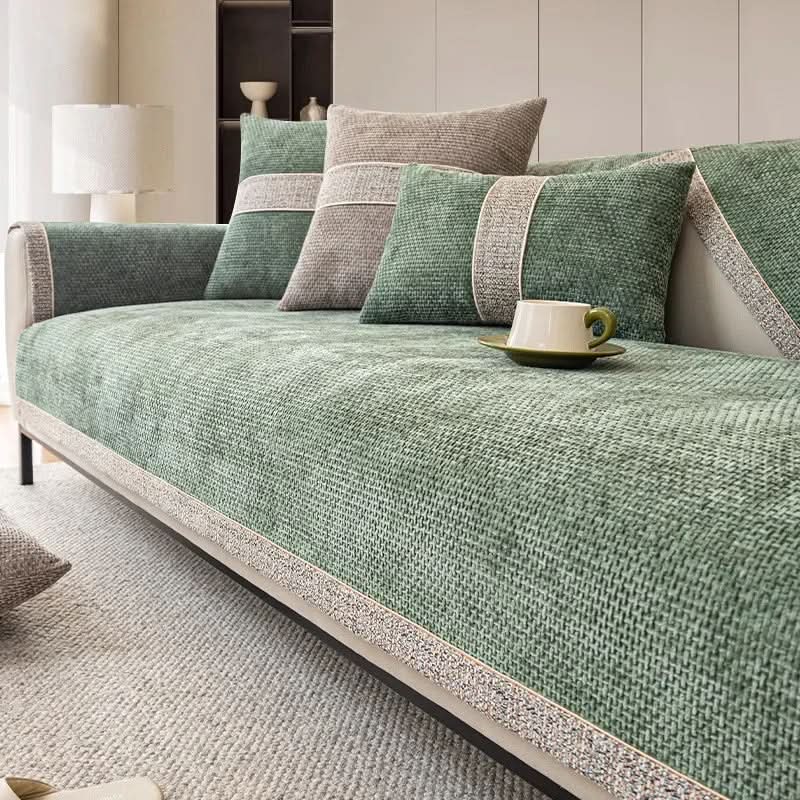 L-formet sofatrekk med sklisikkert design. Flekkbeskyttelse, enkel vask, perfekt for barnevennlig hjem.