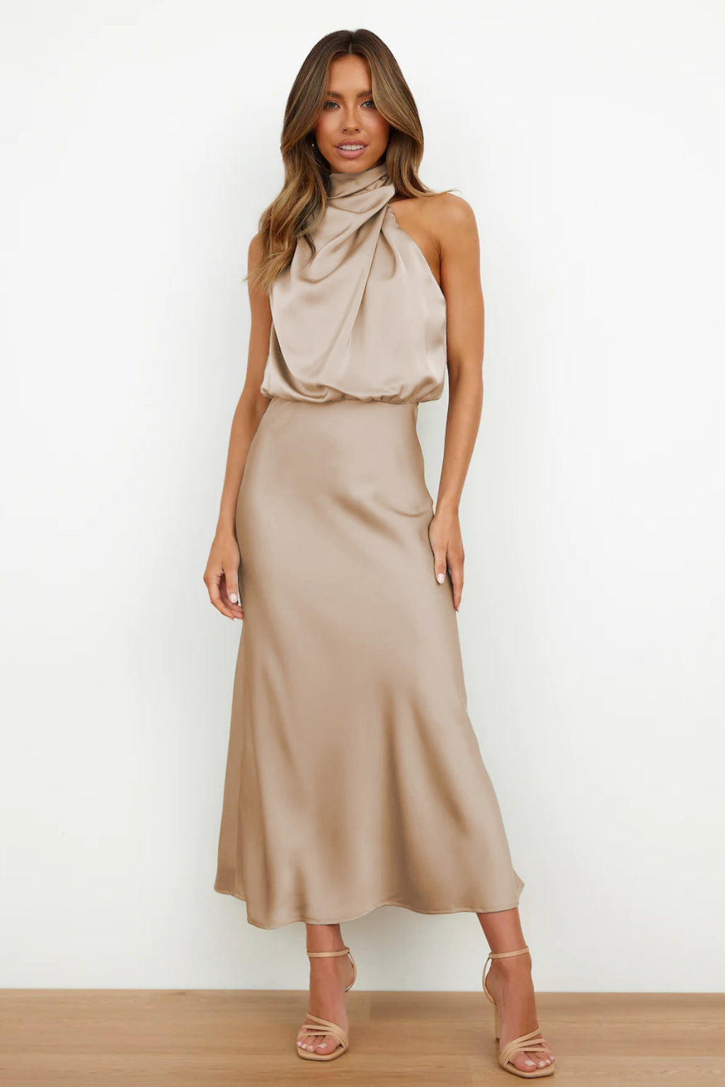 Høy hals lang kjole for kvinner. Elegant festkjole, perfekt som formell selskapskjole for galla.