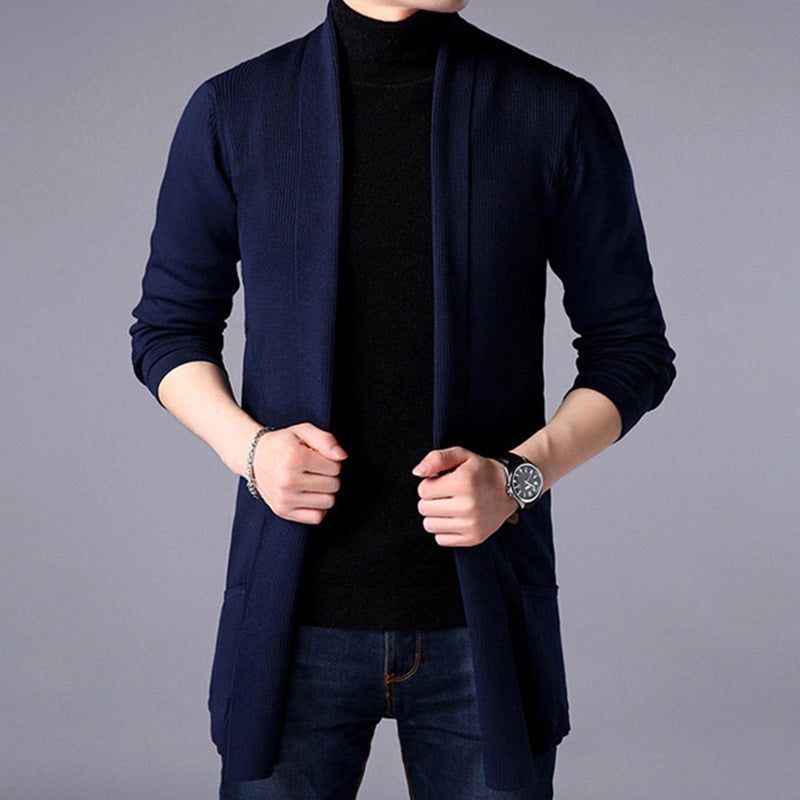 Allsidig lang herre cardigan med åpen front og rene linjer. Passer til både avslappet og smart casual antrekk.