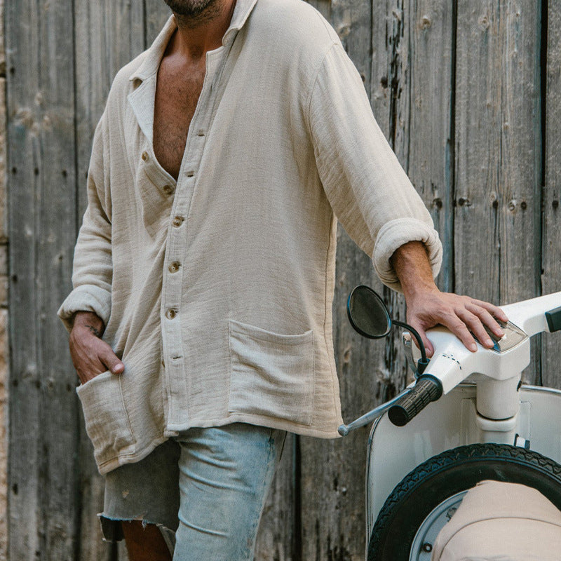 Stilig langermet button-up herreskjorte i beige. Perfekt fritidsskjorte med avslappet passform.