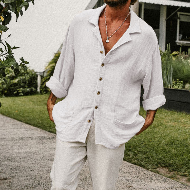 Hvit langermet herreskjorte for casual stil. Komfortabel fritidsskjorte for menn til hverdagsbruk.