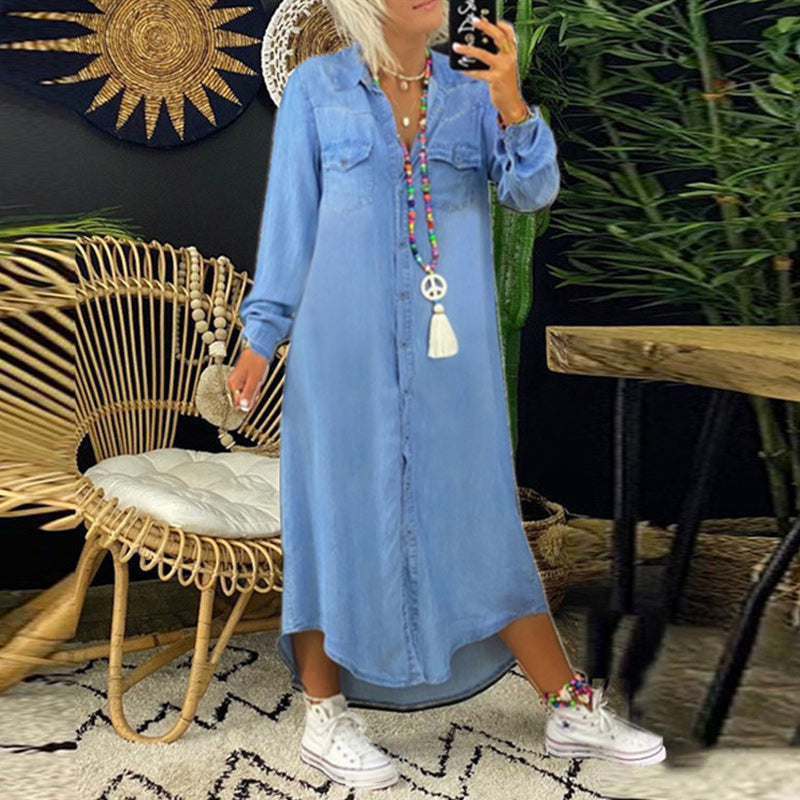 "Langermet denimkjole i A-linje for kvinner, elegant og komfortabel, front view."