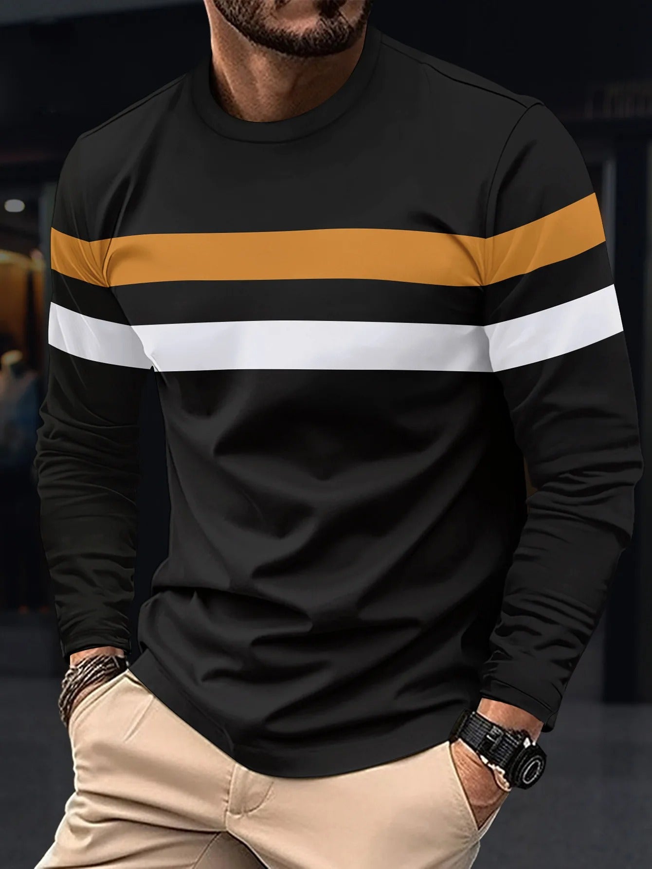 Stilfull langermet herre t-skjorte med splitt, perfekt for business casual eller urban streetwear antrekk.