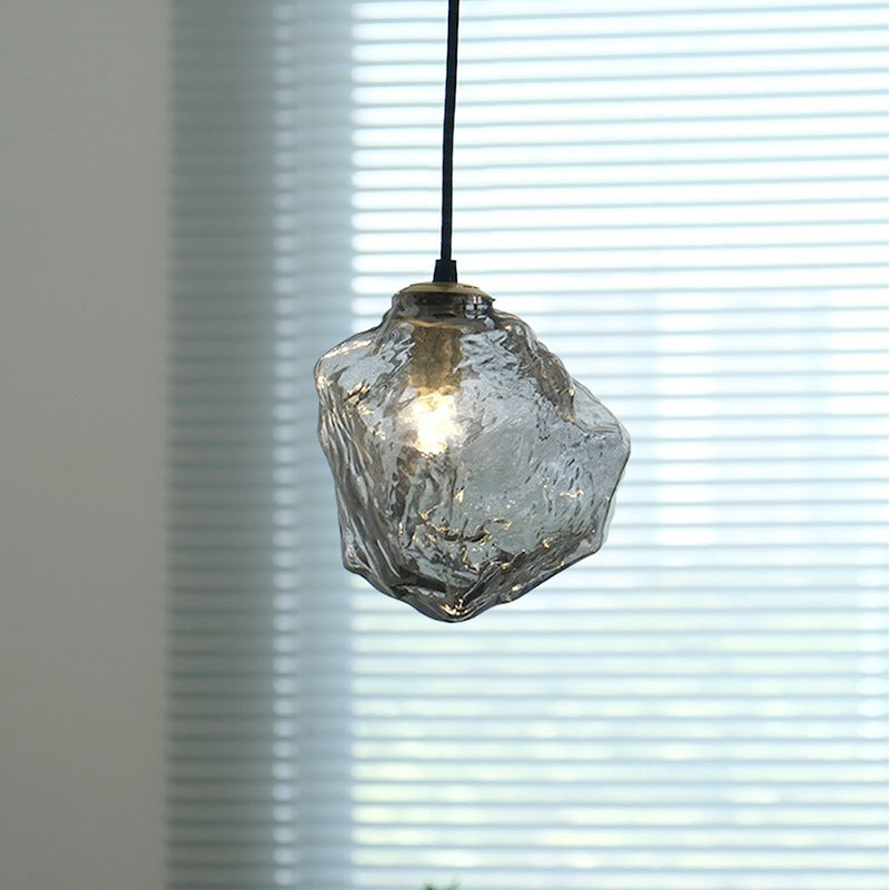"Lava Glass pendellampe i postmoderne design, svevende form, kobber og glass for en moderne stue."