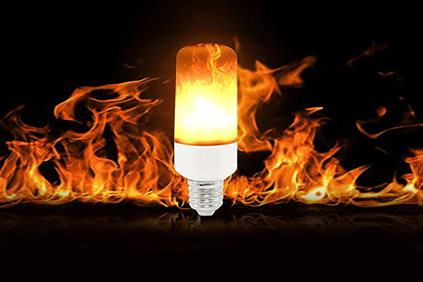 Innovativ LED lyspære med realistisk flammeeffekt, en moderne vri på tradisjonell belysning.