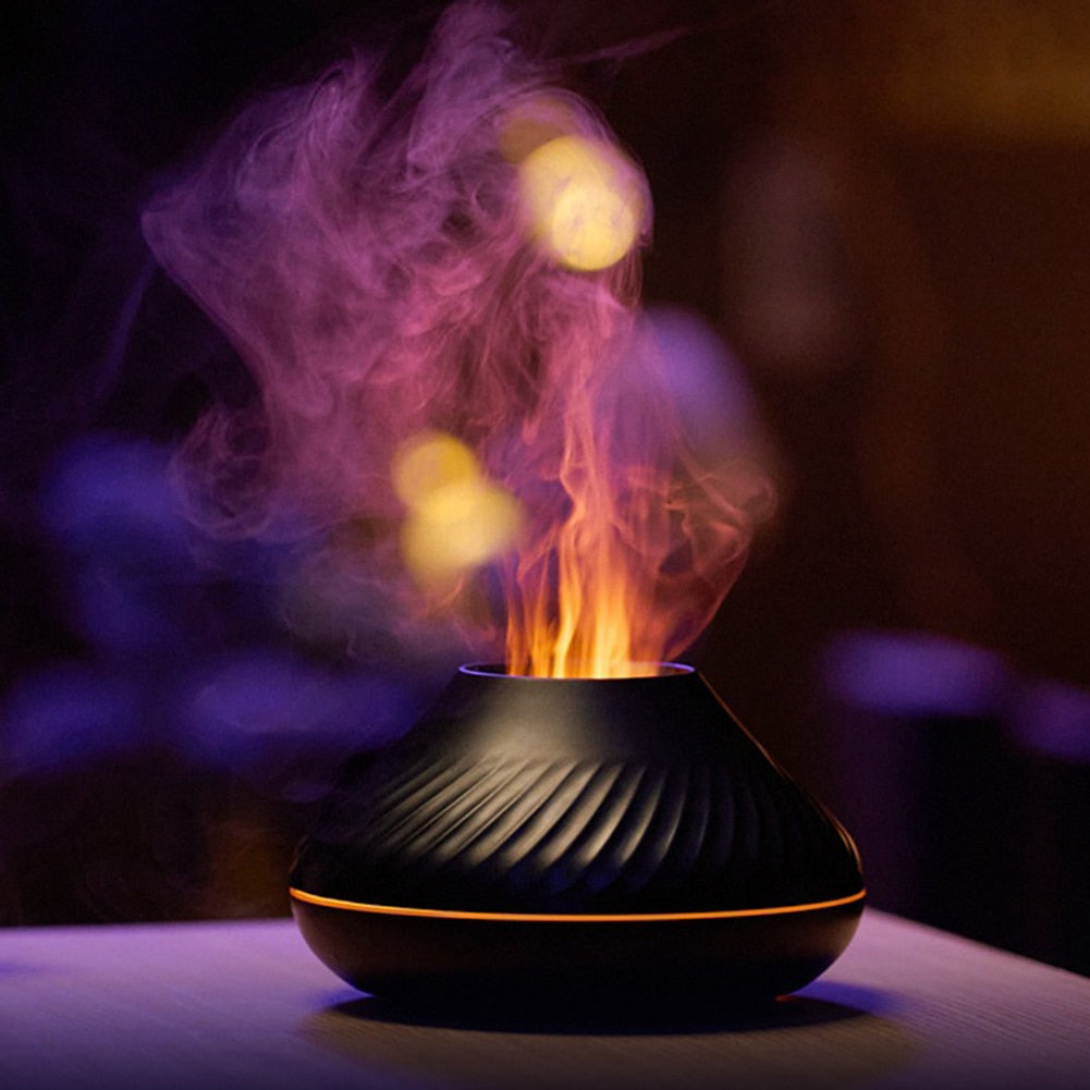 LED luftfukter med vulkanflammeeffekt for avslappende atmosfære, hjemmeinnredning og velvære.