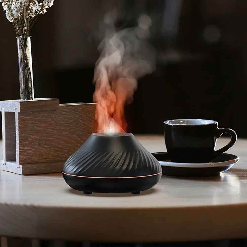Stilren LED luftfukter med vulkanflammeeffekt, perfekt for hjemmeinnredning, avslapning, og en bedre luftkvalitet.