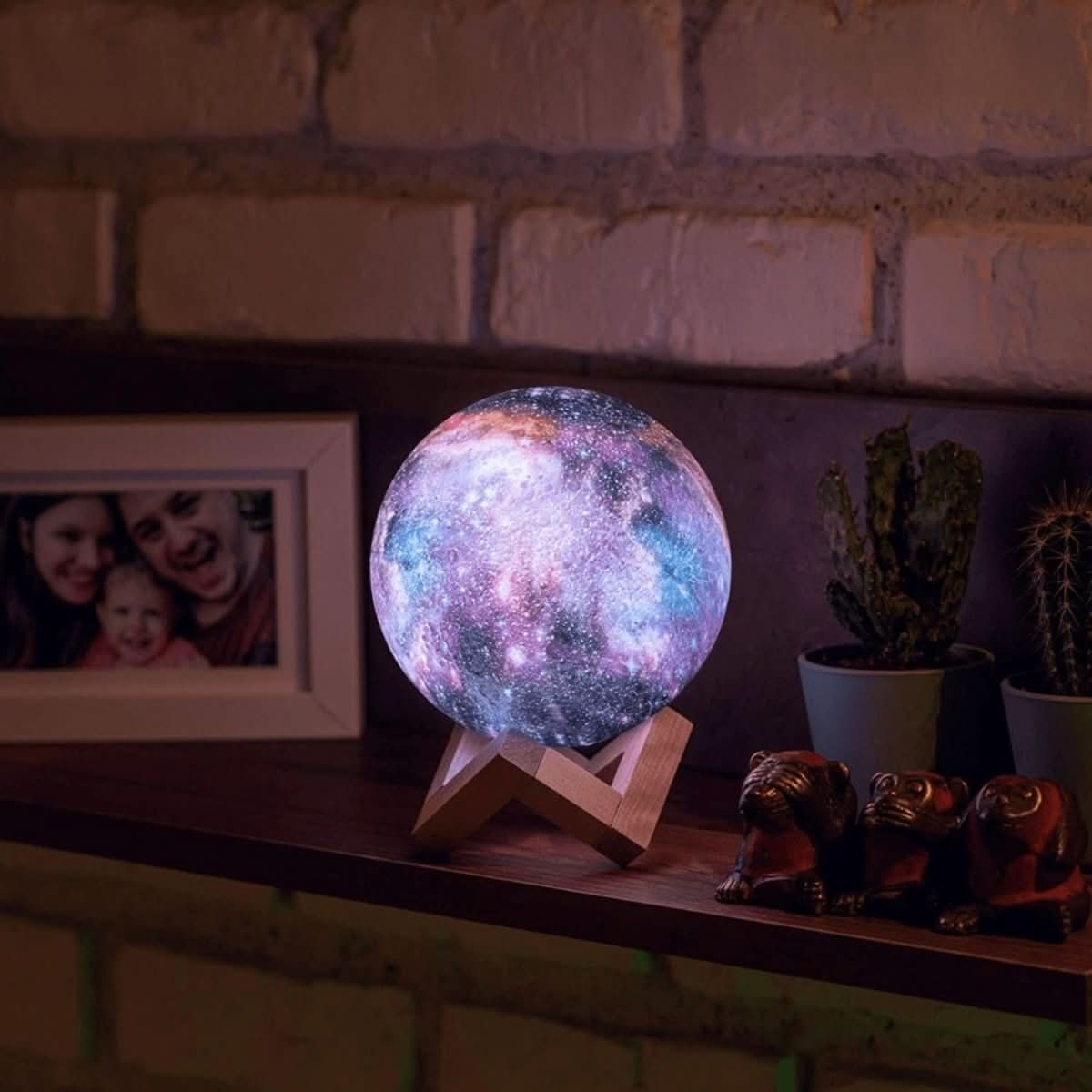 Søt LED nattlampe med justerbare farger; trygg belysning og stemningslys for barnerommet.