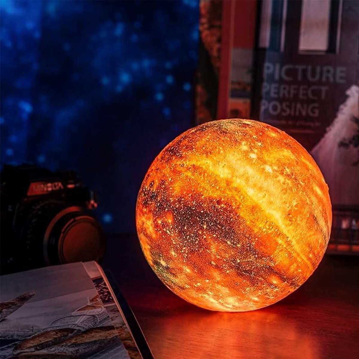 Dekorativ LED-lampe og nattlampe med fargeskiftende funksjon for et koselig soverom.