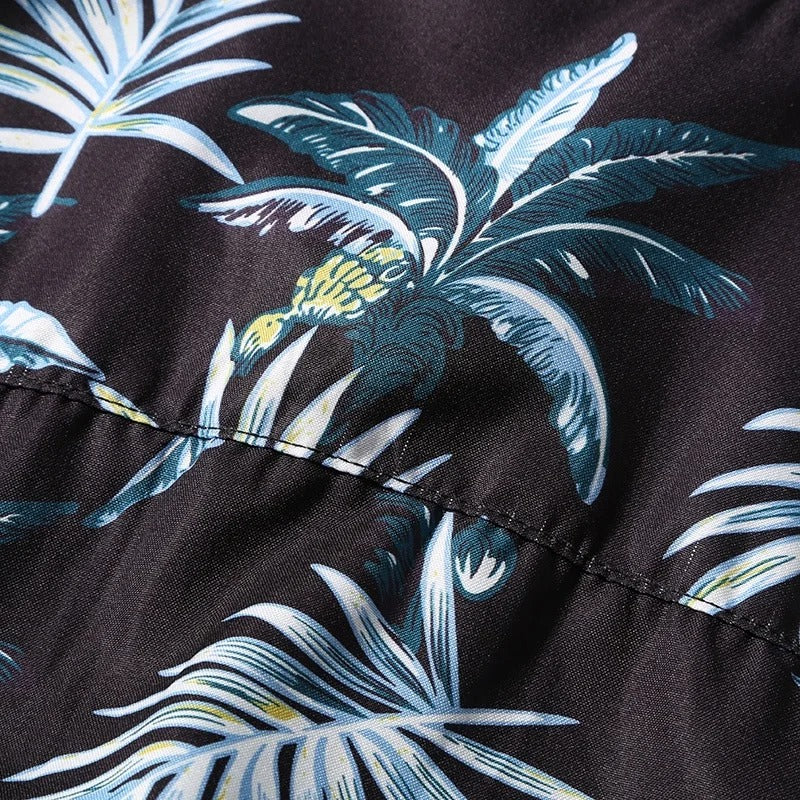 Stilig herreskjorte med strandprint. Lett sommerskjorte for menn, perfekt for avslappet sommerstil.