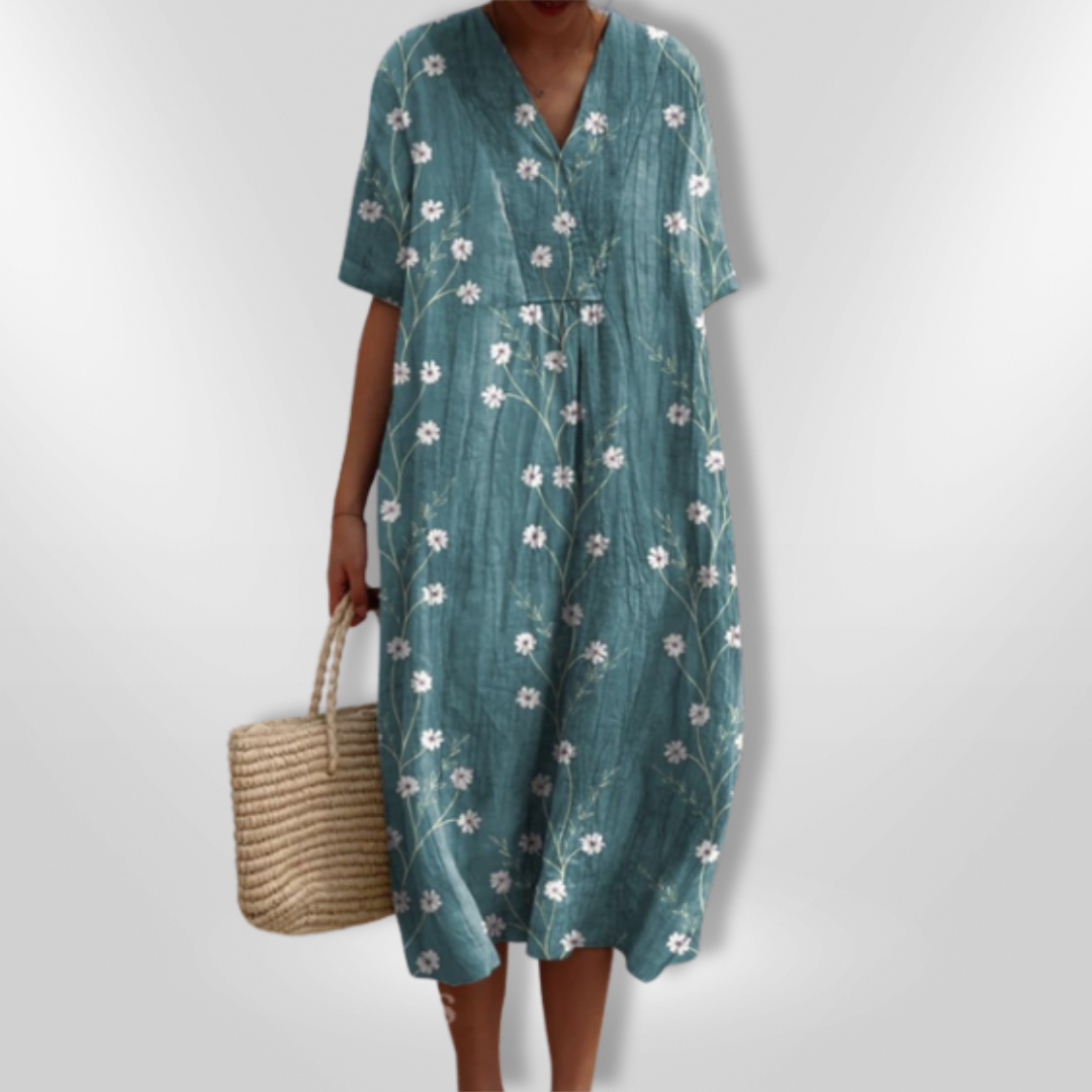 Mønstret damekjole med V-hals og blomsterdesign, en lett og komfortabel kjole for sommeren.