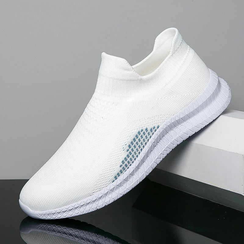 Pustende lettvekts sneakers for menn, ideelle sommer- og vårsko. Komfortabelt fottøy for fritid.