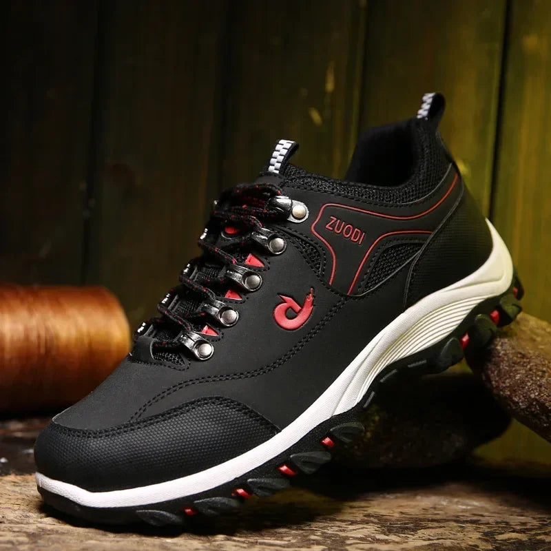 Stilige lette herresneakers med moderne plattformdesign. Allsidige fritidssko for en aktiv livsstil.