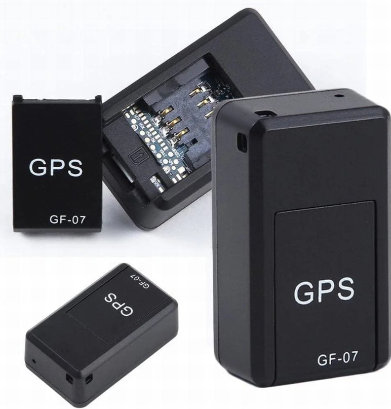 Liten svart GPS-tracker med innebygde magneter, værbestandig, ideell for global sporing av kjøretøy med lang batteritid.