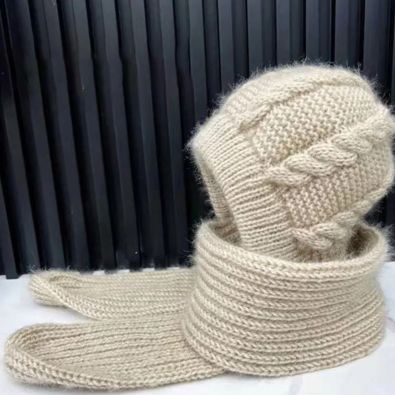 "Lue og skjerf i ett, varm strikket design med myk fuskepelsfleece, for ultimat vinterkomfort og stil."