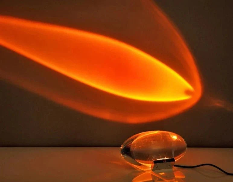 Dekorativ krystallbordlampe med LED og stjernehimmel, bringer stil og unik belysning til hjemmet.