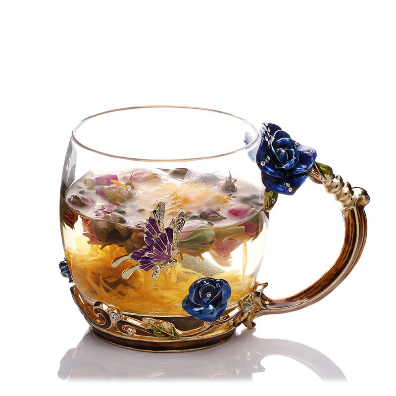 Luksuriøst krystallkrus med elegant håndmalt blå rose. Perfekt for kaffe, te eller interiørdekor.