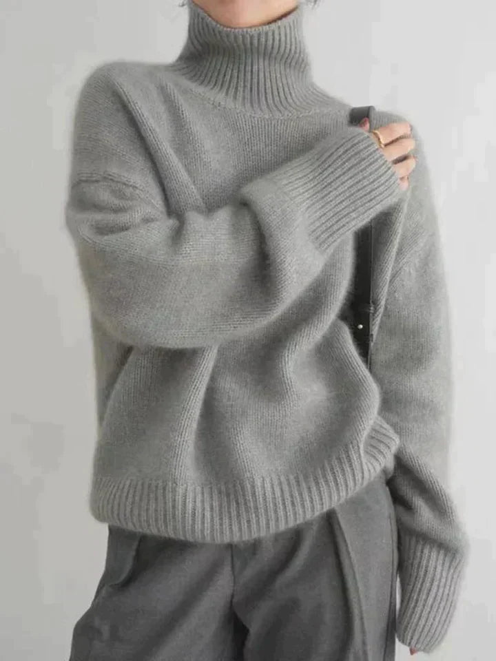 "Luksuriøs kashmir rullekragetrøye, elegant design i beige, perfekt for damehøst- og vinterantrekk, stilren strikkegenser."