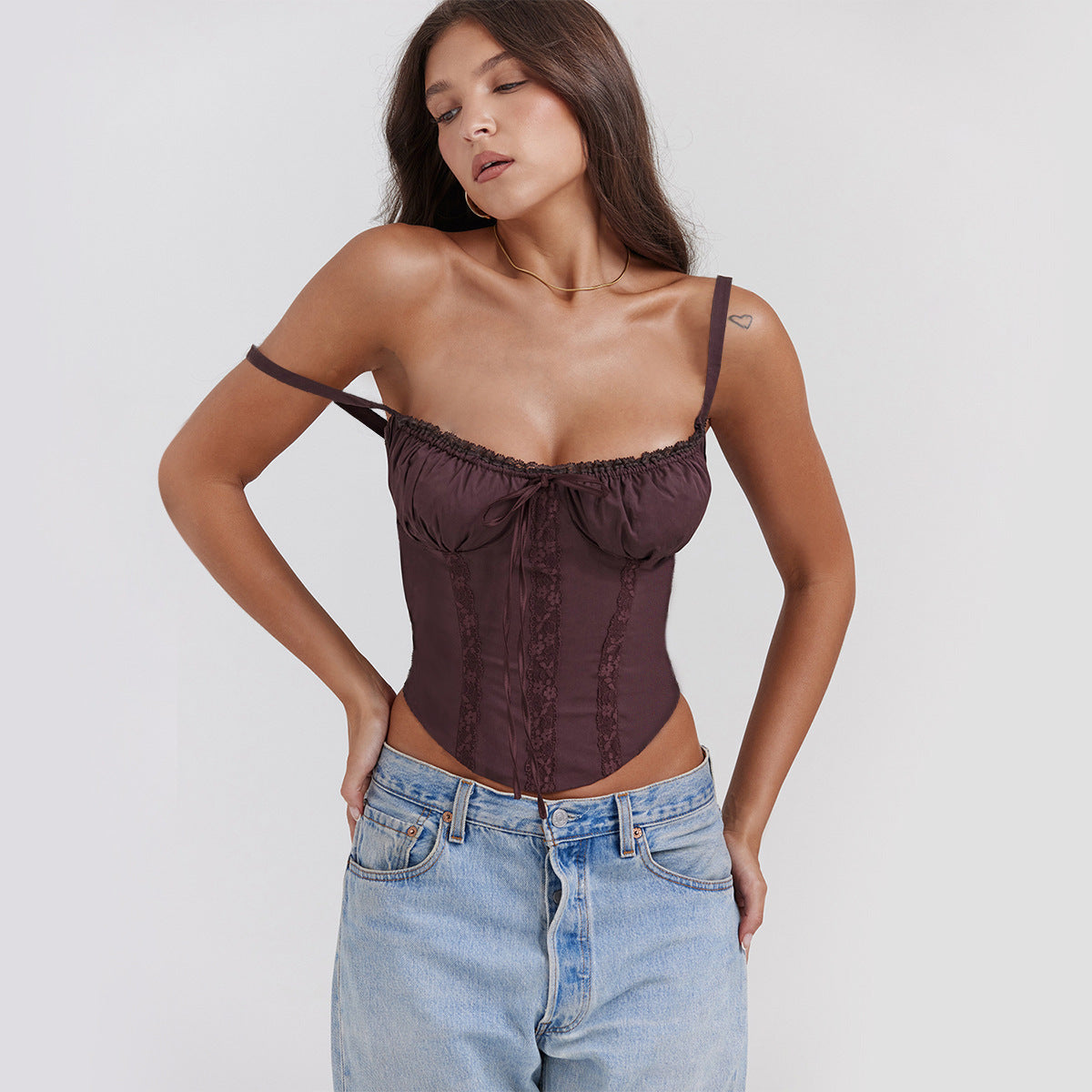 "Luksuriøs sateng dame camisole topp med blonder, justerbare spaghettistropper, elegant og komfortabel stil."