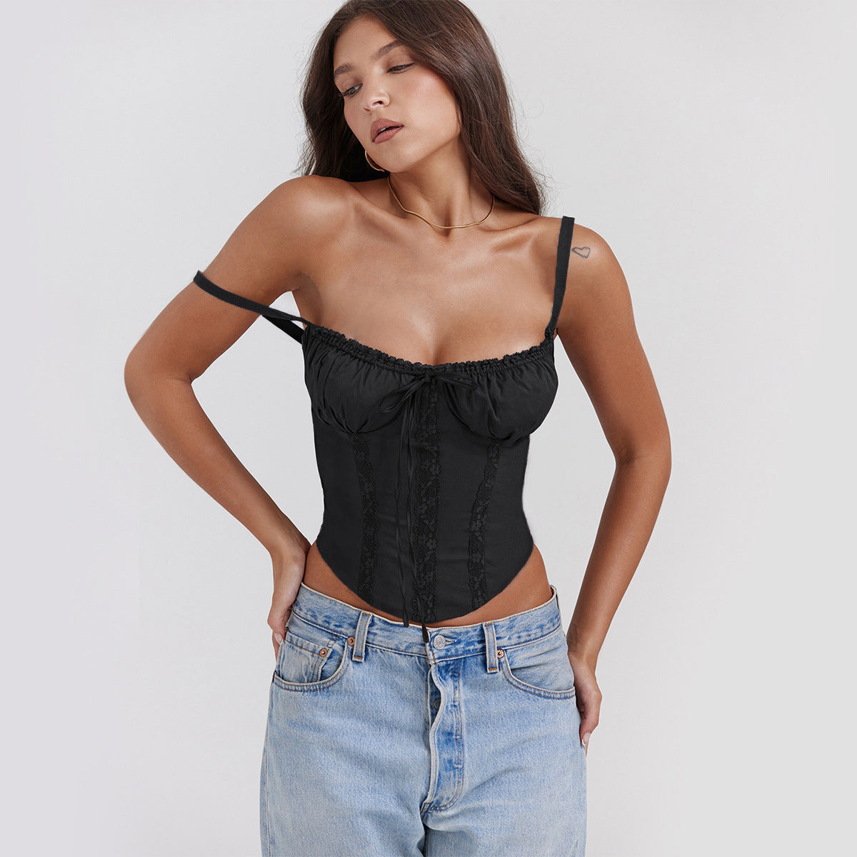 "Luksuriøs sateng dame camisole topp med blonder, justerbare spaghettistropper, elegant og komfortabel stil."