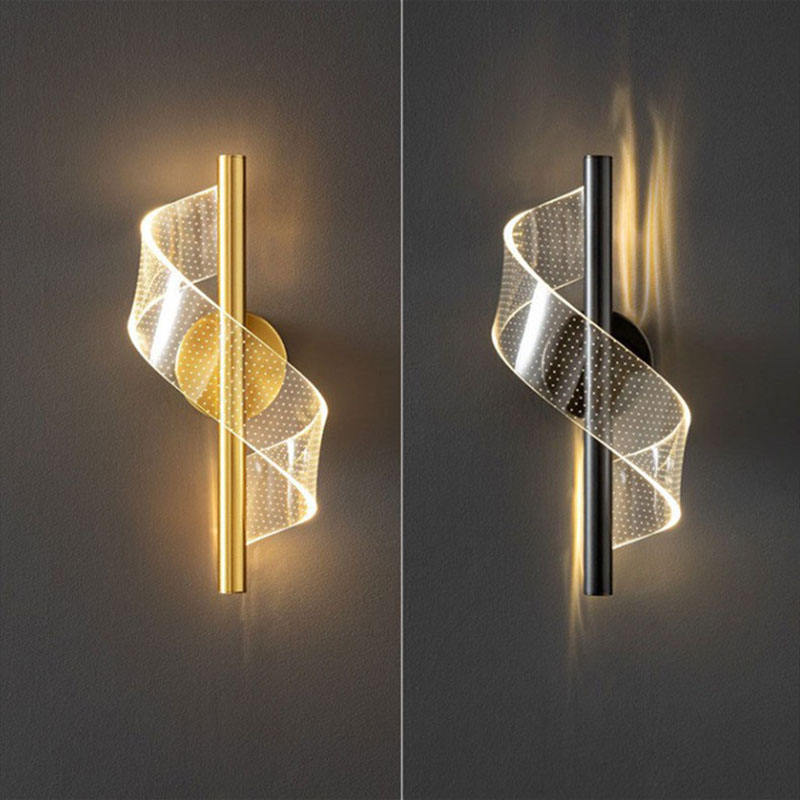 "Luksuriøs vegglampe i glass med moderne LED, elegant kandelaberdesign, gir sofistikert belysning til interiør"