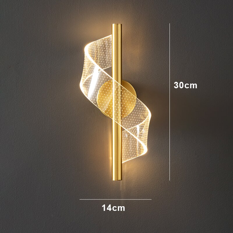 "Luksuriøs vegglampe i glass med moderne LED, elegant kandelaberdesign, gir sofistikert belysning til interiør"