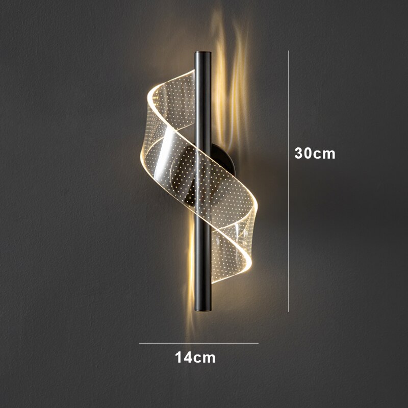 "Luksuriøs vegglampe i glass med moderne LED, elegant kandelaberdesign, gir sofistikert belysning til interiør"